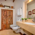 Ashram 6, Emma Villa