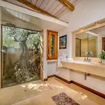 Ashram 6, Emma Villa *