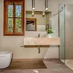 Villa Ashram 6, Emma *