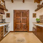 Villa Ashram 6, Emma Castelvetrano