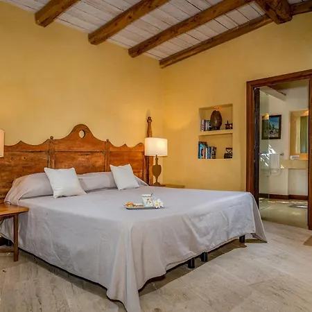 Ashram 6, Emma Villa Castelvetrano