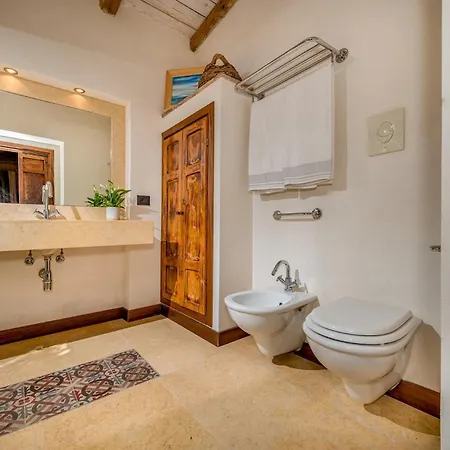 Villa Ashram 6, Emma