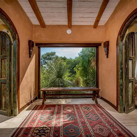 Villa Ashram 6, Emma