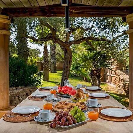 Ashram 6, Emma Villa