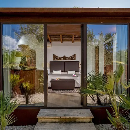 Ashram 6, Emma Villa